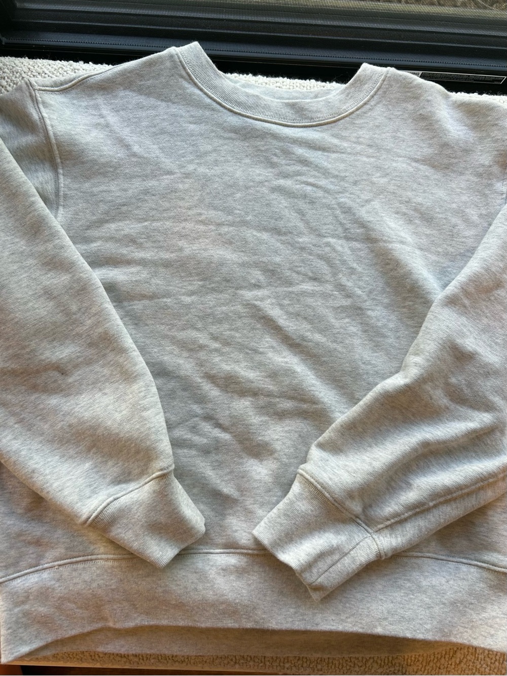 Uniqlo Light Gray Crewneck Sweatshirt